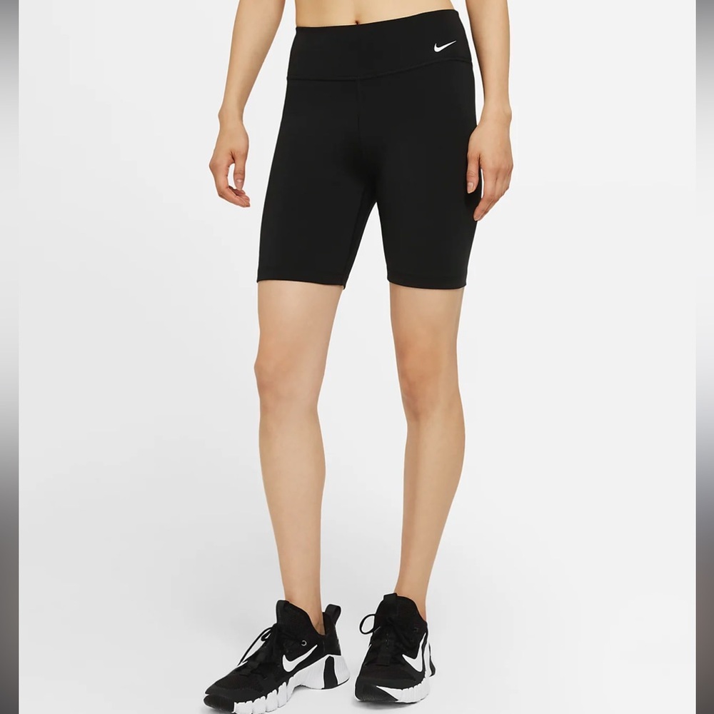 NIKE Mid Rise Biker Black Shorts Size M